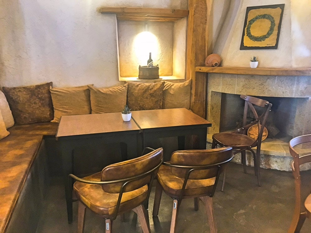 Tisch Und Sofa Mit Stühlen