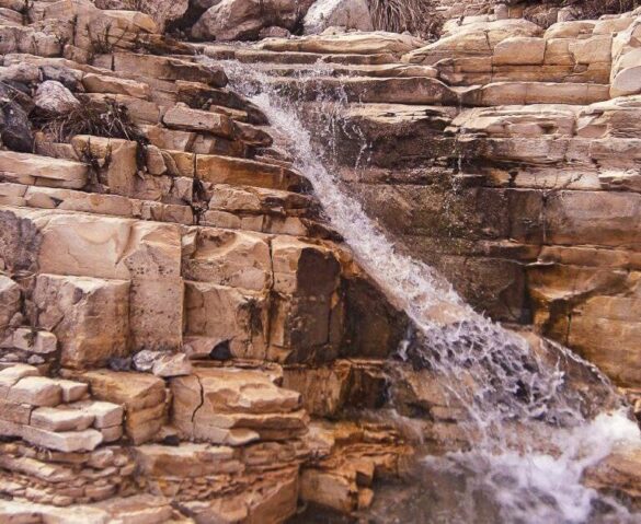 Wasserfall Ueber Die Felsplatten 768X1024 2 E1607508394733