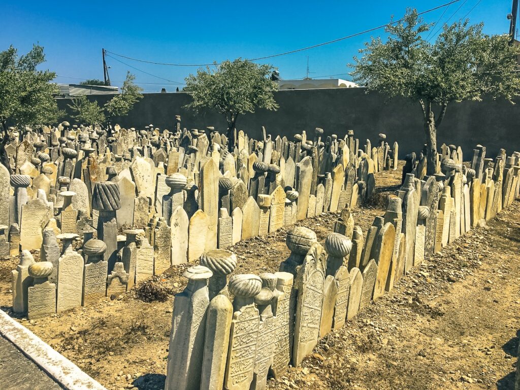 moslemische Grabsteine auf Friedhof, einer der Friedhöfe auf Kos