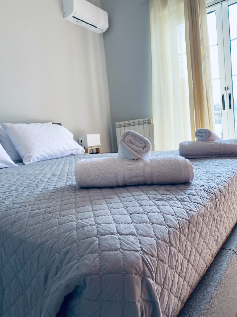 Die Ferienwohnungen Helios und Dion 10 Das Schlafzimmer von der Dion Ferienwohnung